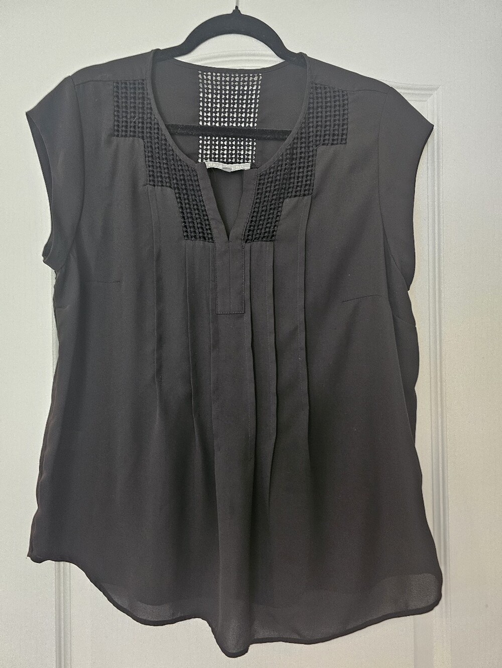 Daniel Rainn Black Cap-Sleeve Pleated Yoke Blouse